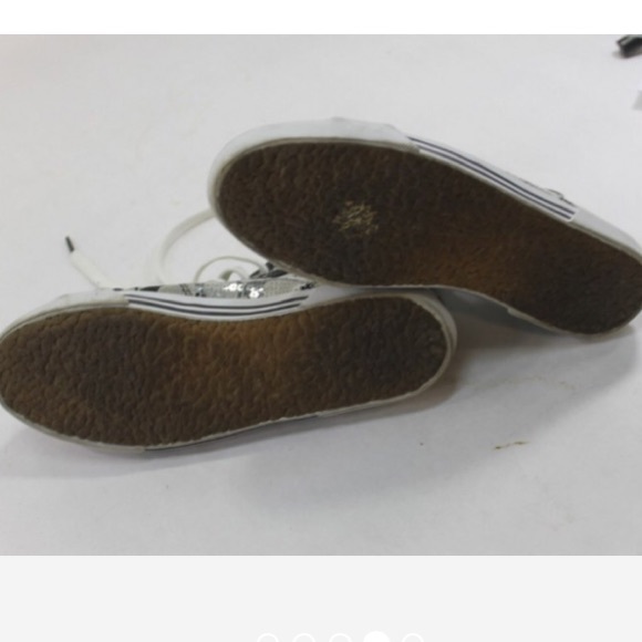 SaLE❗️Coach Monogram Sneakers - Picture 2 of 3